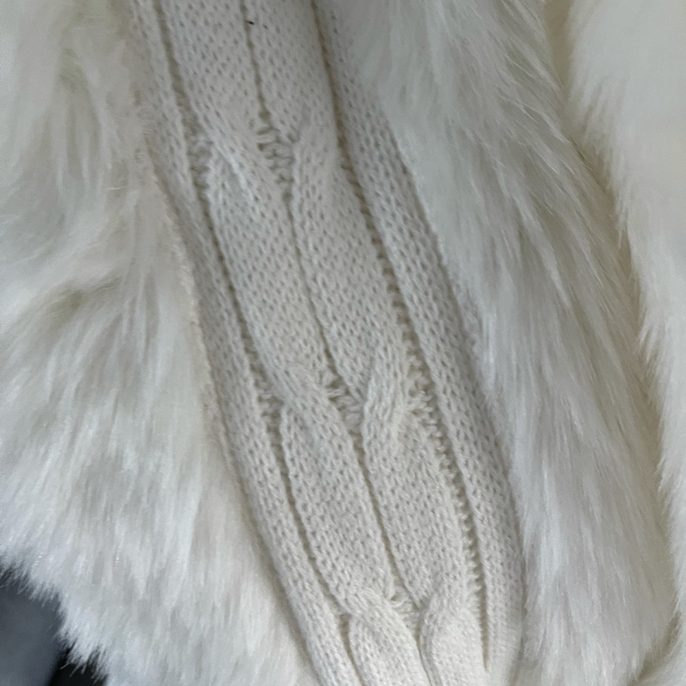 XOXO Fur detailed sweater vest - Picture 3 of 5